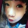 男子从行驶车辆中探身拍摄 网友举报